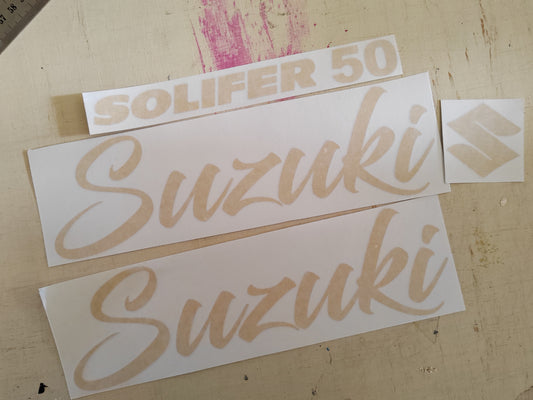 Suzuki pv tankin tarrat + s logo + solifer 50 sivuposken tarra KULTAKROMI TAI HOPEAKROMI