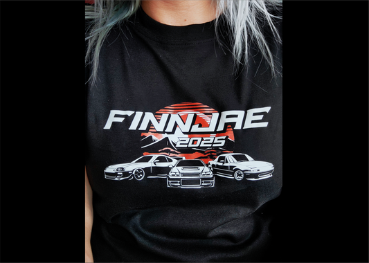 FINNJAE 2025 t-paita ISOLLA RINTAPAINATUKSELLA